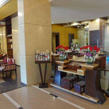 Grand Residency Hotel & Serviced Apartments Мумбай Екстериор снимка
