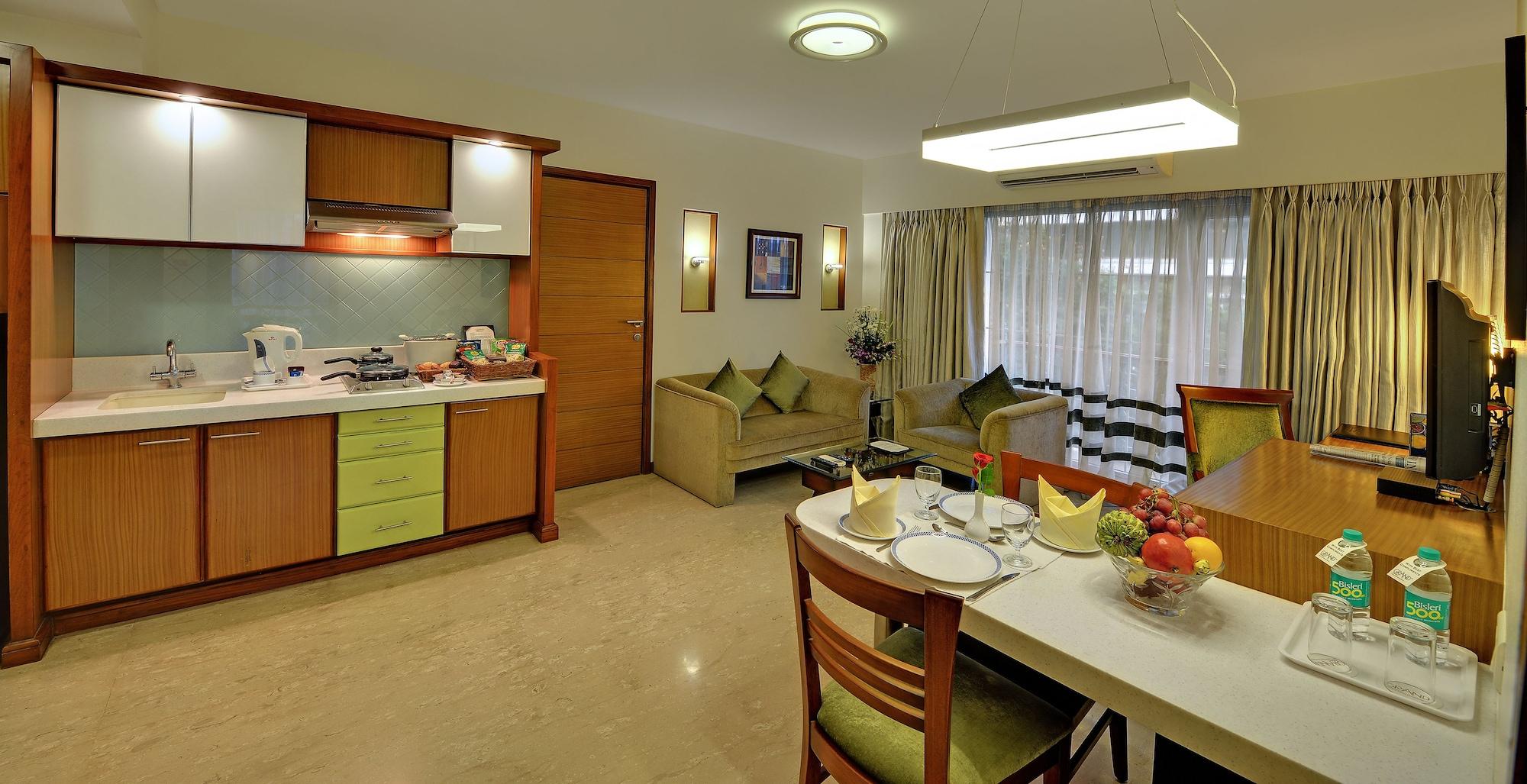 Grand Residency Hotel & Serviced Apartments Мумбай Екстериор снимка