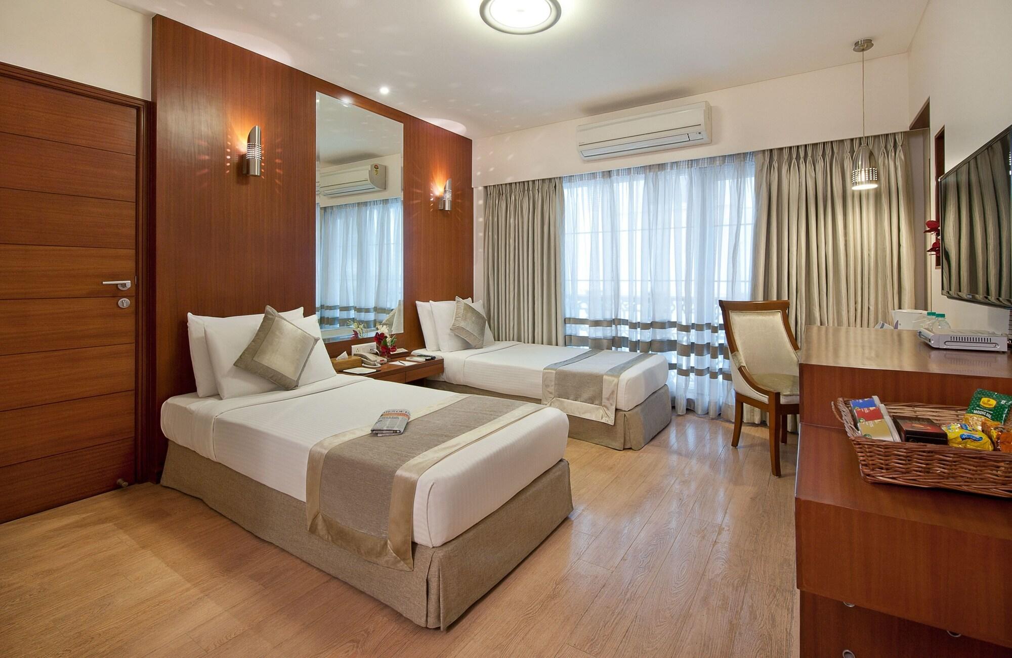 Grand Residency Hotel & Serviced Apartments Мумбай Екстериор снимка