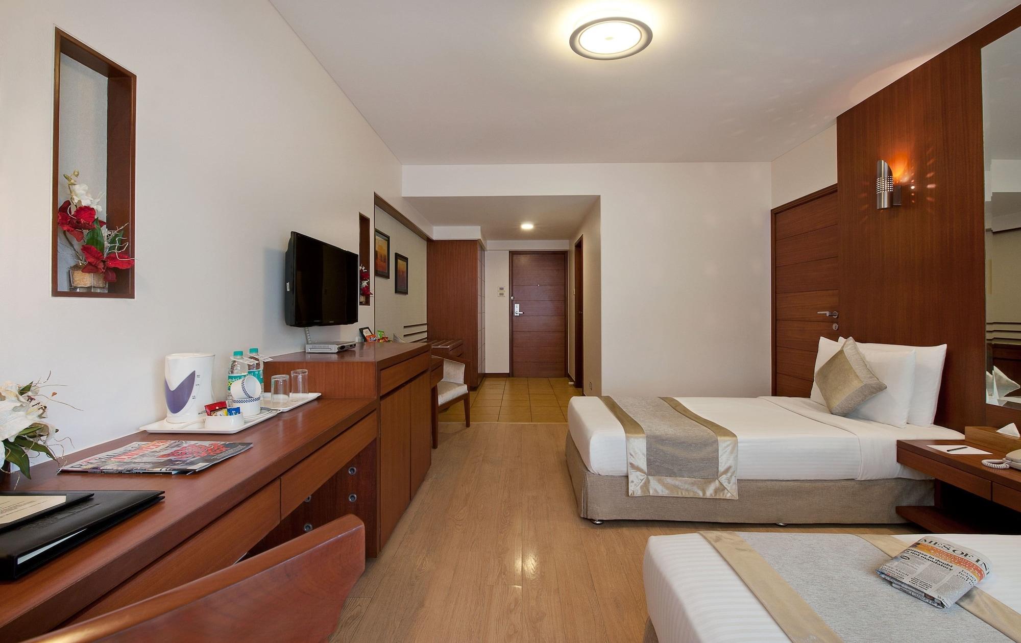 Grand Residency Hotel & Serviced Apartments Мумбай Екстериор снимка