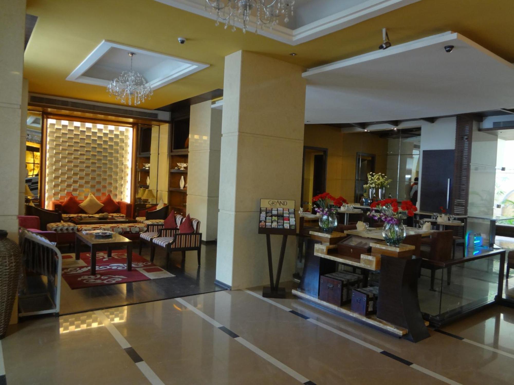 Grand Residency Hotel & Serviced Apartments Мумбай Екстериор снимка