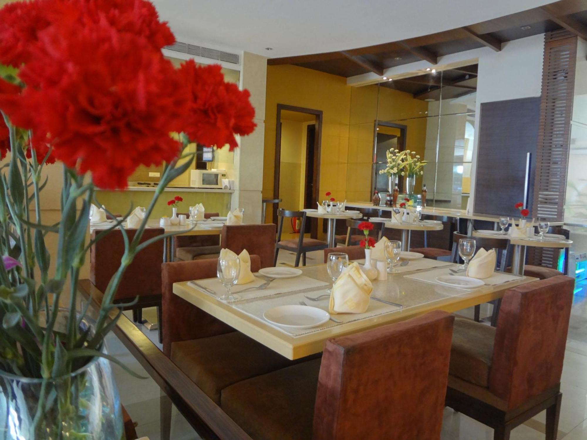 Grand Residency Hotel & Serviced Apartments Мумбай Екстериор снимка