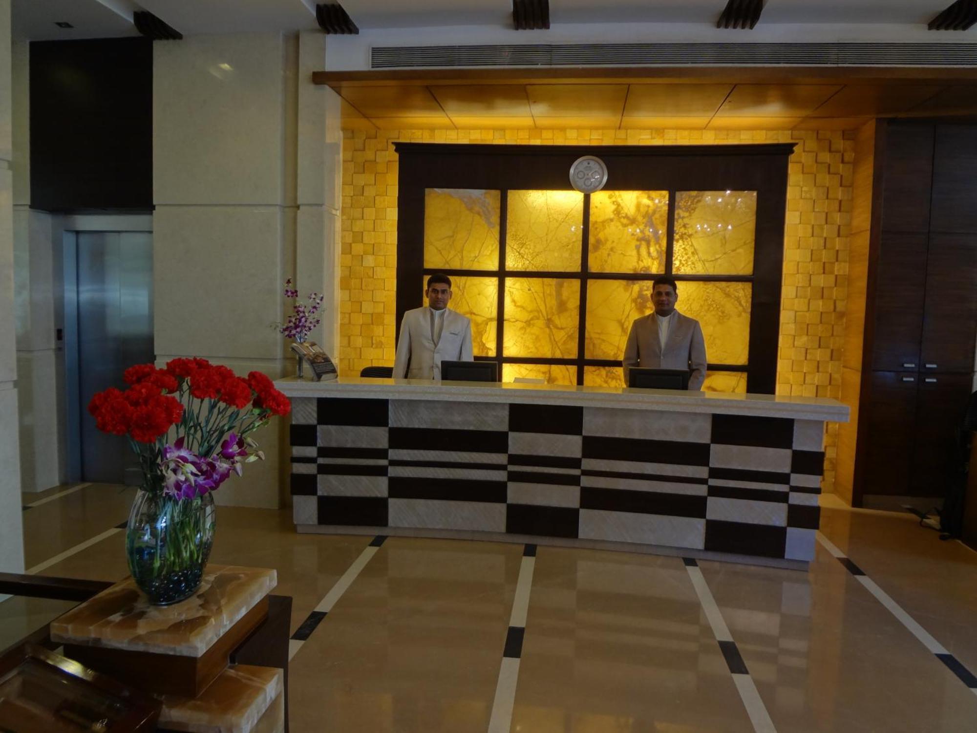 Grand Residency Hotel & Serviced Apartments Мумбай Екстериор снимка