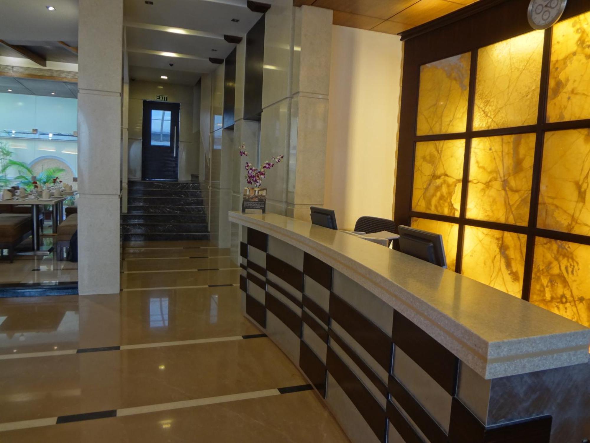 Grand Residency Hotel & Serviced Apartments Мумбай Екстериор снимка