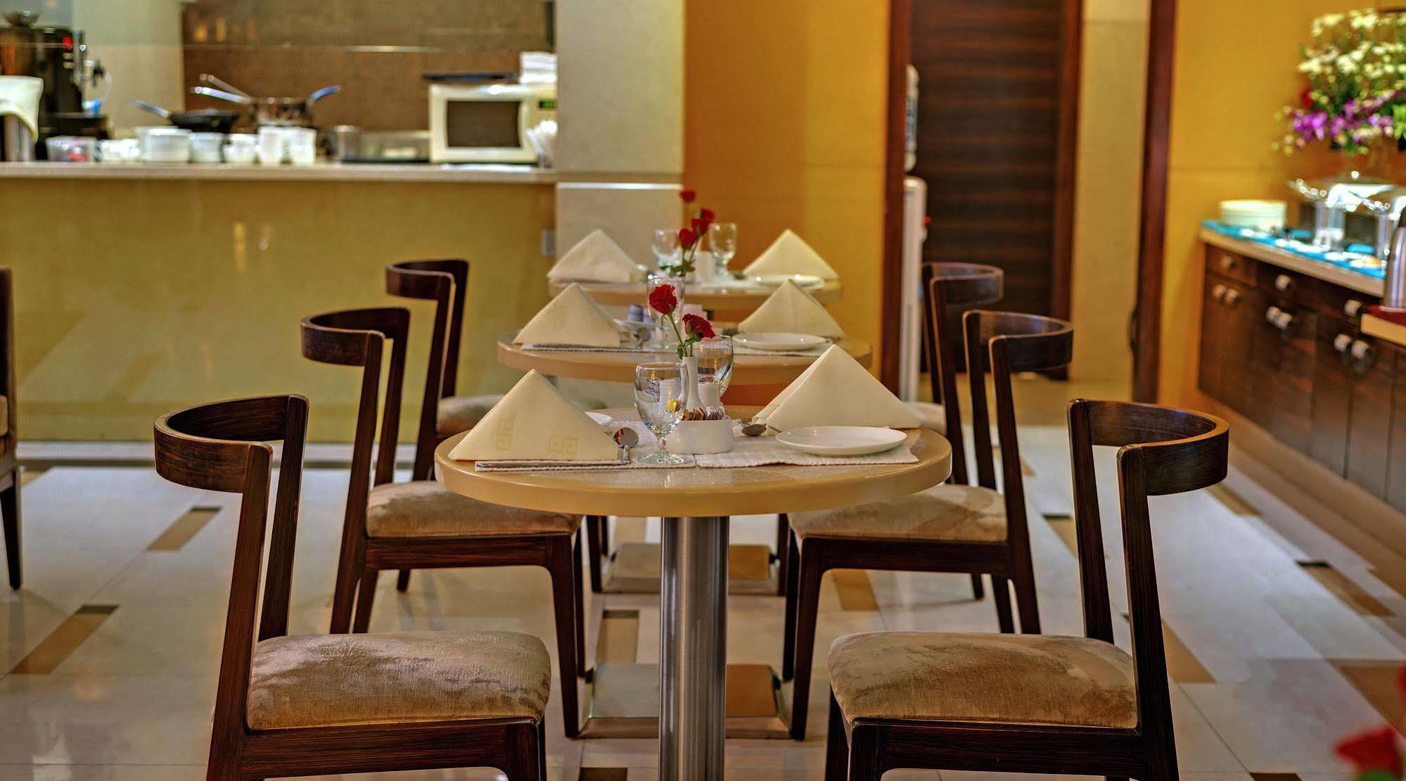 Grand Residency Hotel & Serviced Apartments Мумбай Екстериор снимка