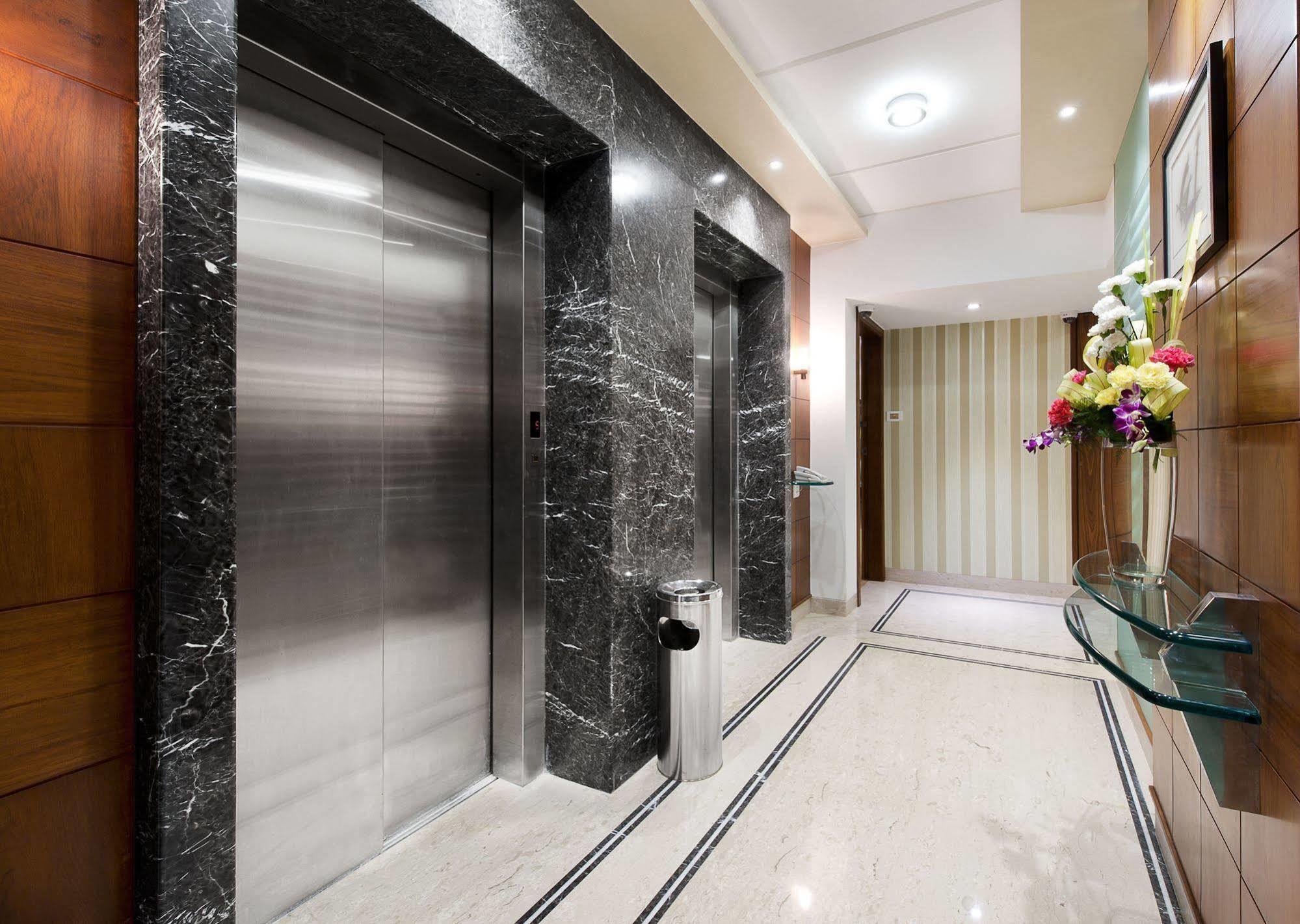 Grand Residency Hotel & Serviced Apartments Мумбай Екстериор снимка