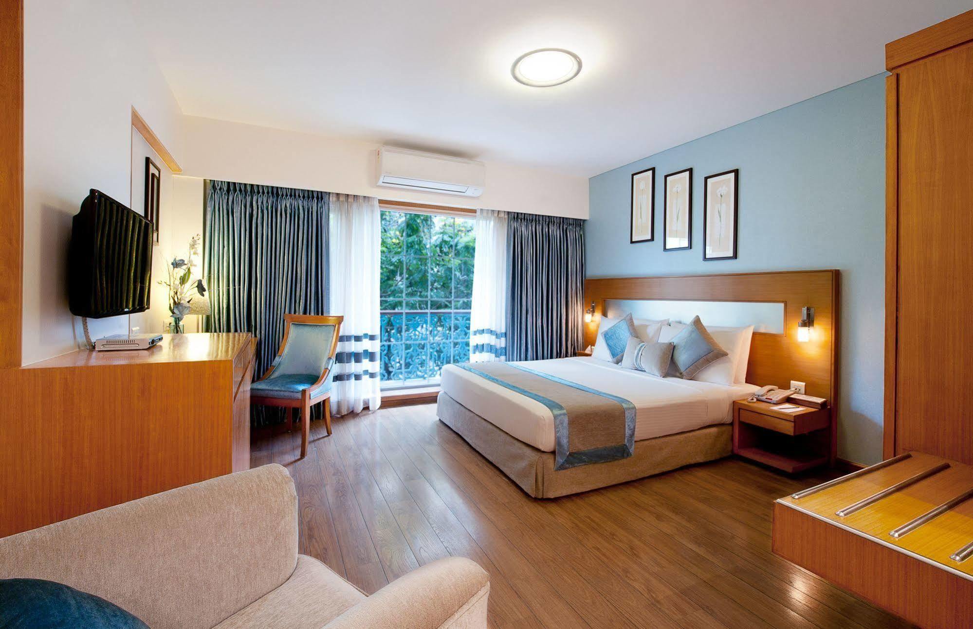 Grand Residency Hotel & Serviced Apartments Мумбай Екстериор снимка