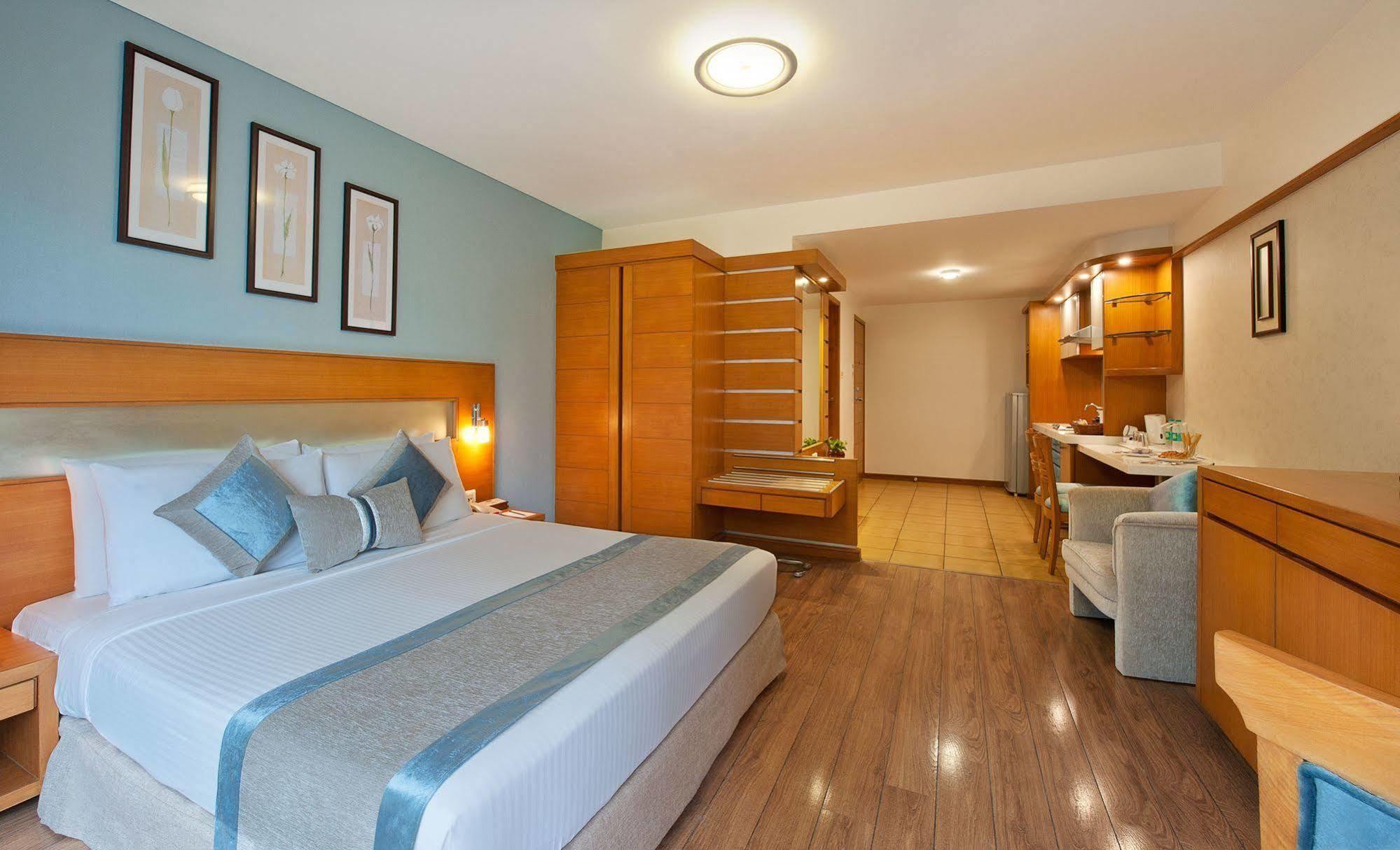 Grand Residency Hotel & Serviced Apartments Мумбай Екстериор снимка